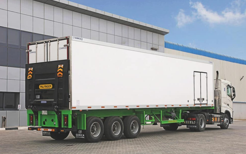 Curtainside Trailer Hire KSA | Fast Cargo Loading